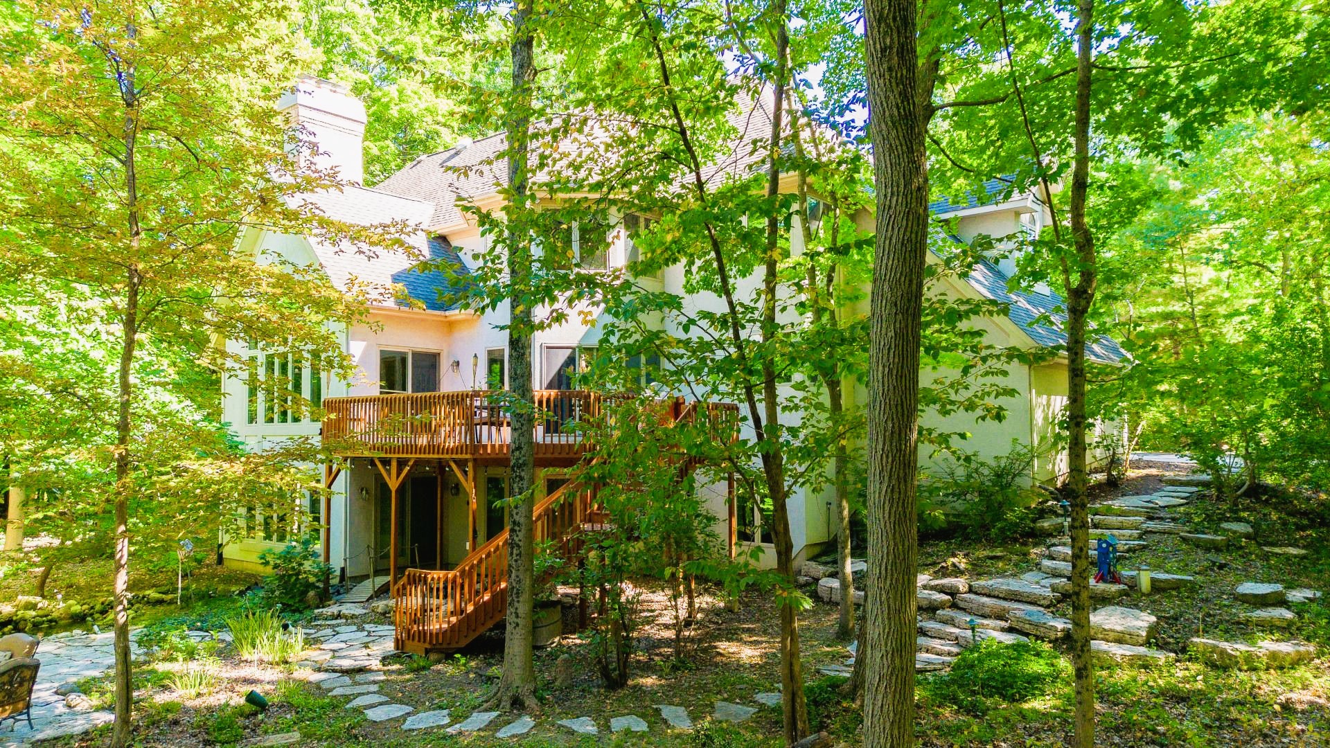124 Ravine Lane, North Barrington, IL 60010
