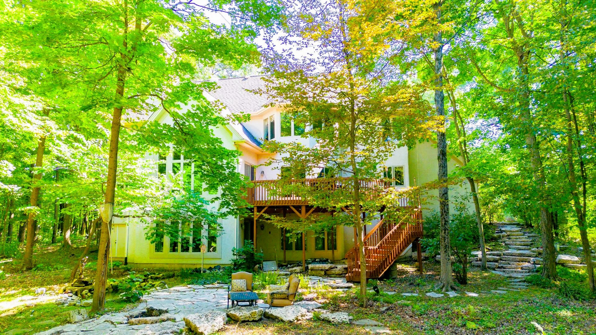 124 Ravine Lane, North Barrington, IL 60010