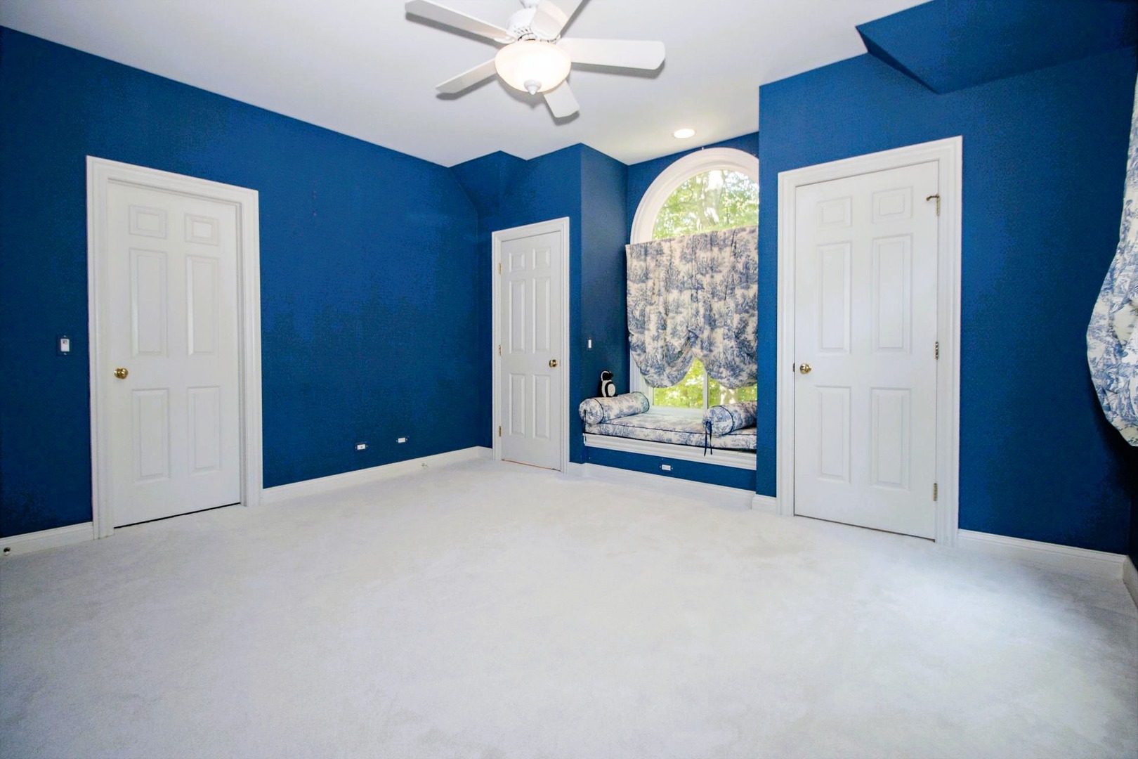 124 Ravine Lane, North Barrington, IL 60010