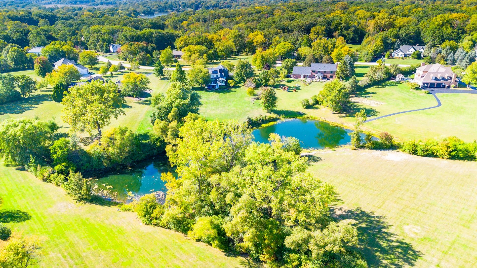 124 Ravine Lane, North Barrington, IL 60010