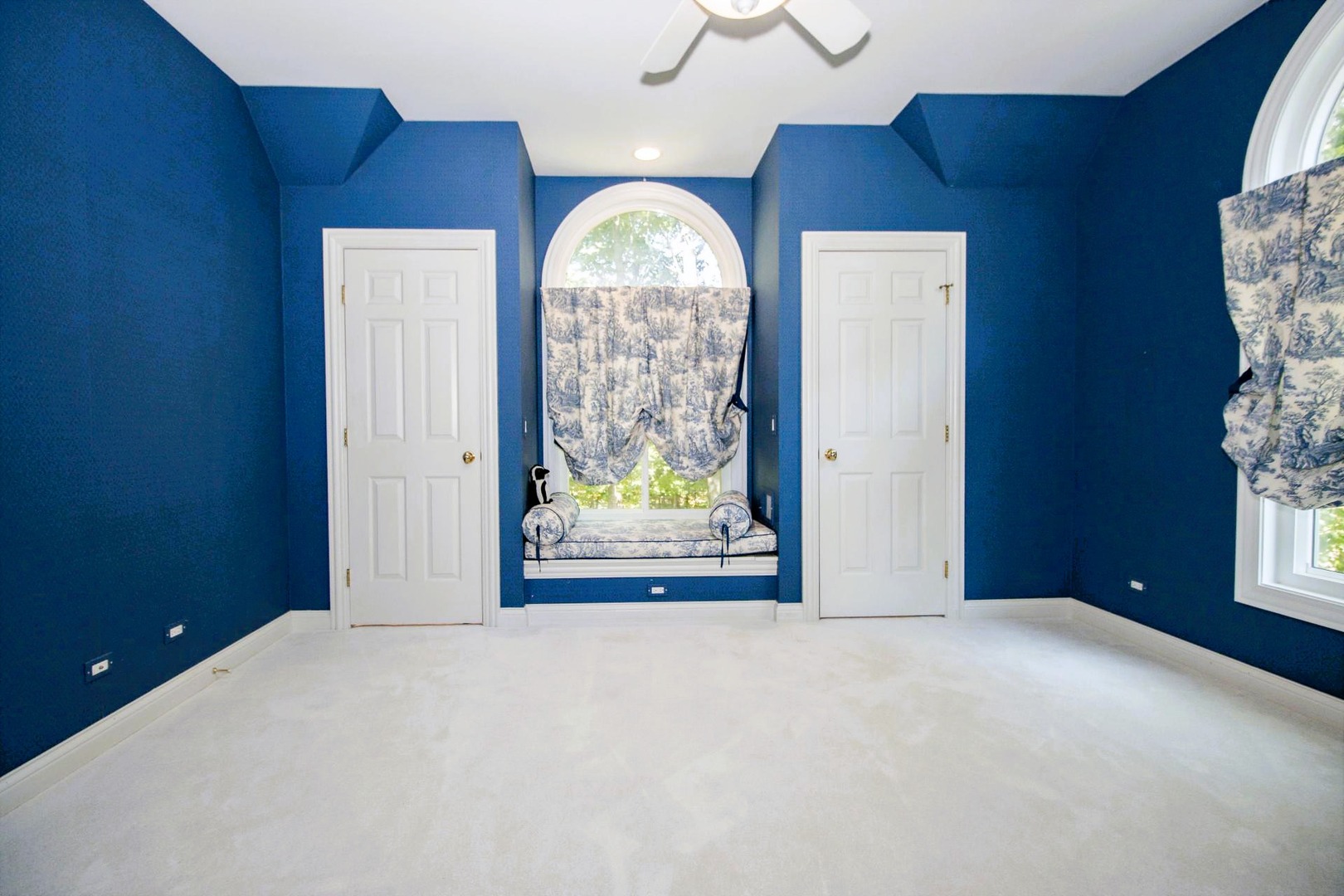 124 Ravine Lane, North Barrington, IL 60010