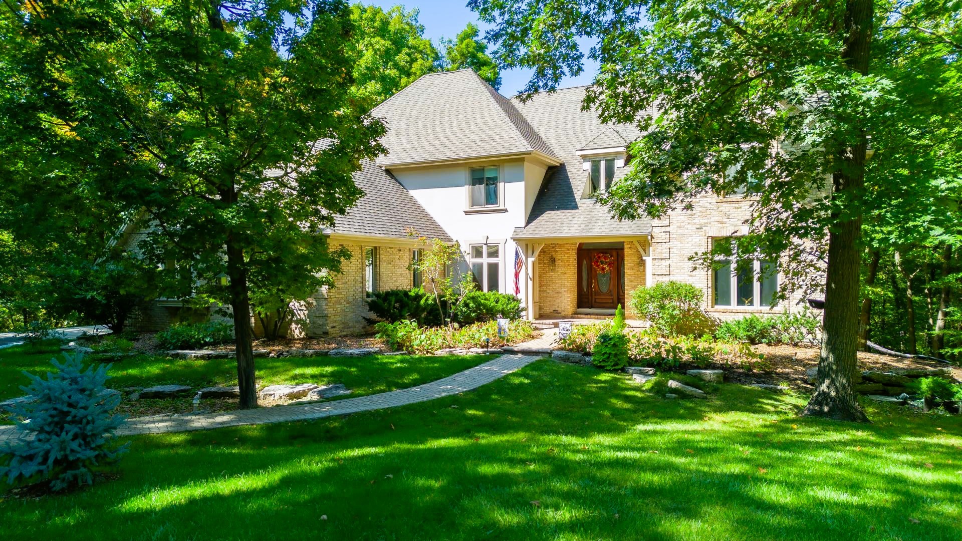 124 Ravine Lane, North Barrington, IL 60010