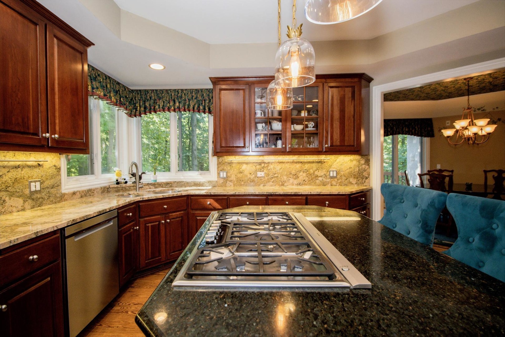 124 Ravine Lane, North Barrington, IL 60010
