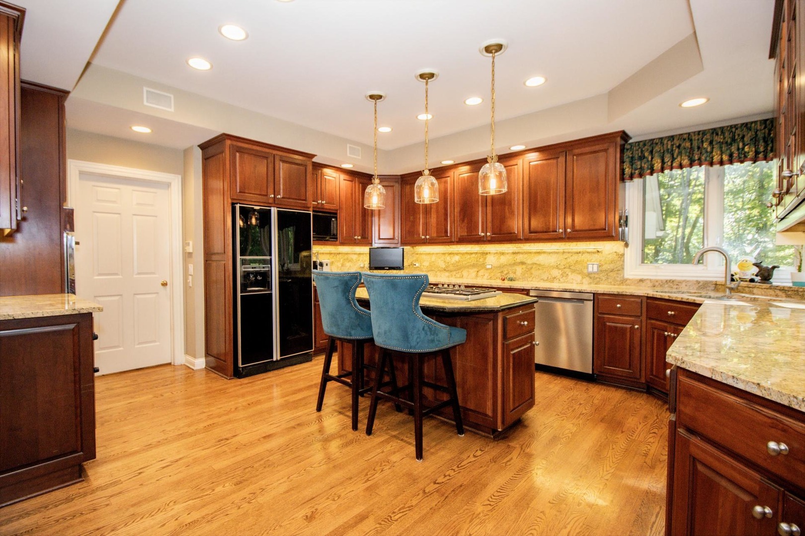 124 Ravine Lane, North Barrington, IL 60010