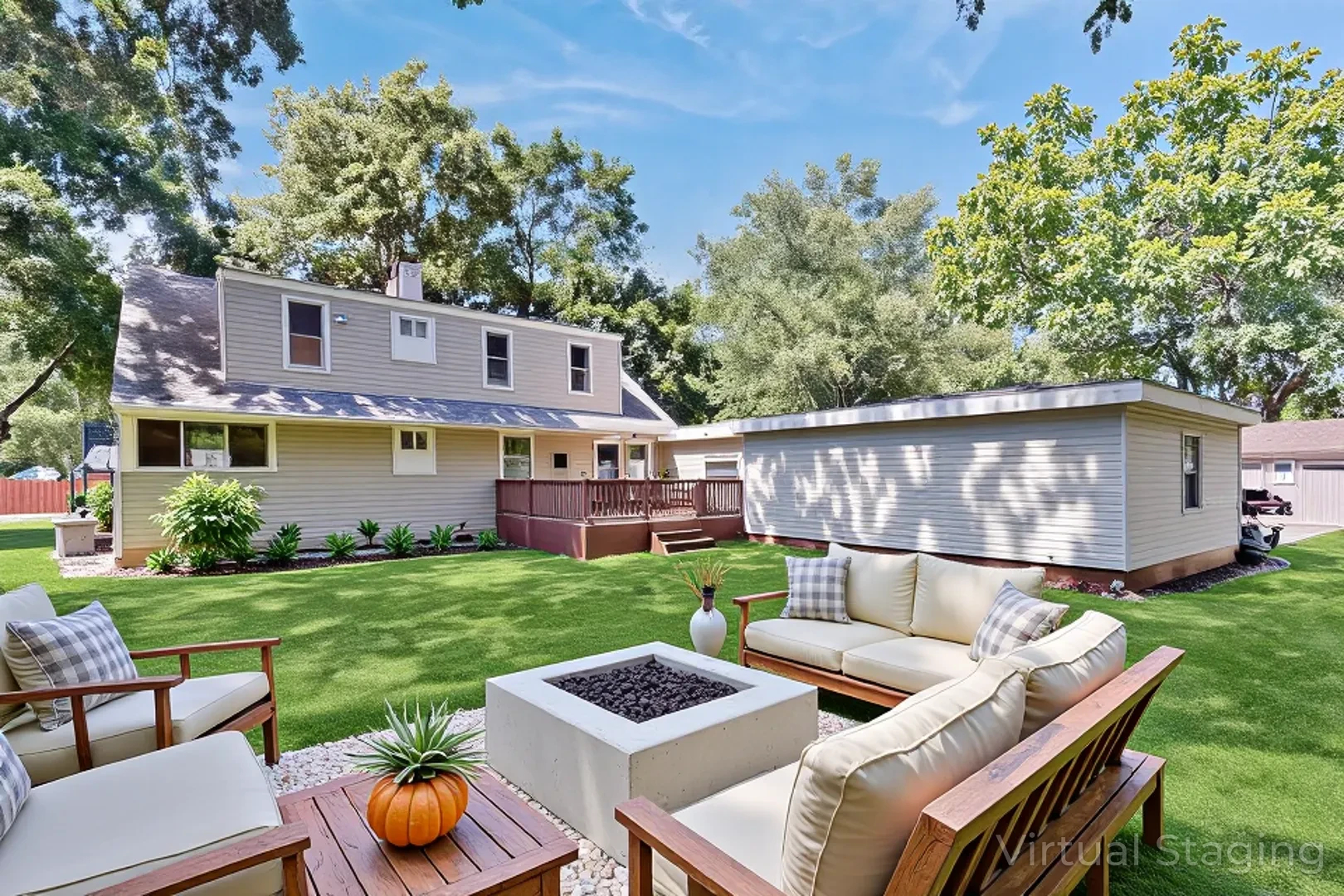 16051 W Des Plaines Drive, Libertyville, IL 60048
