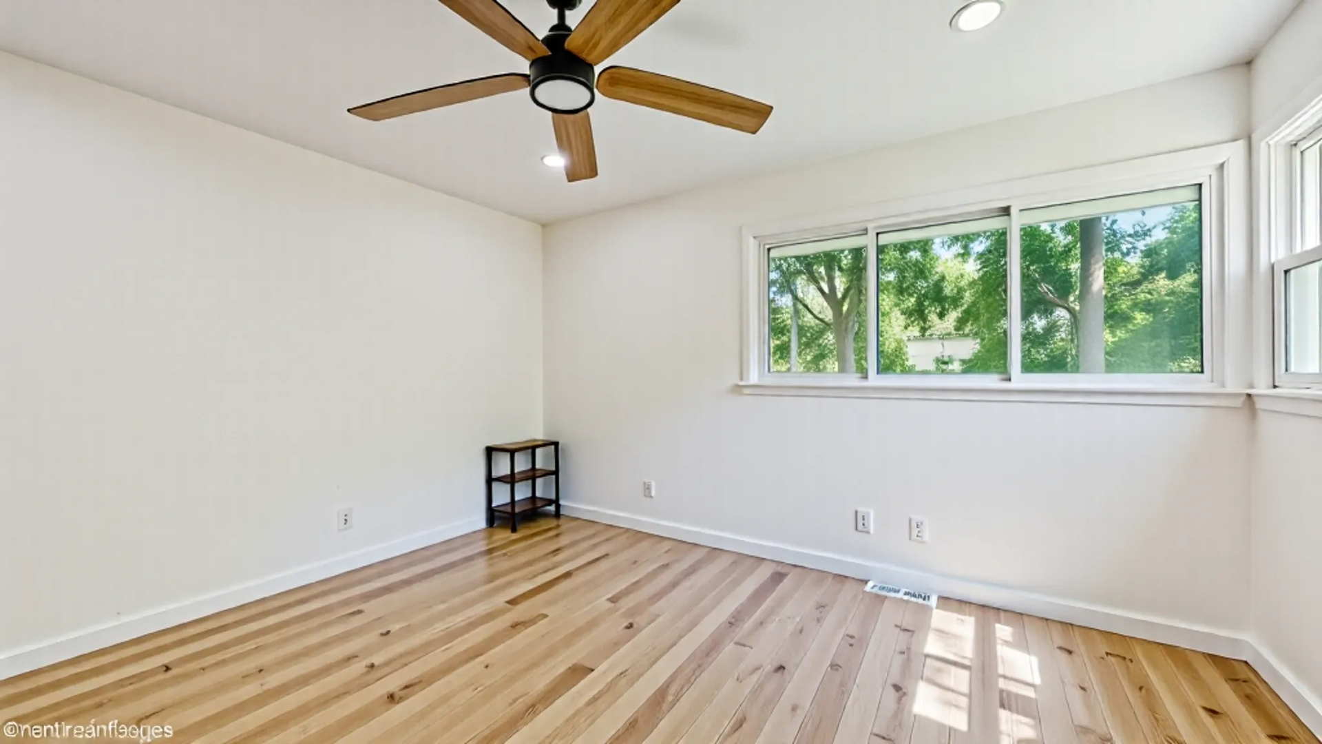 16051 W Des Plaines Drive, Libertyville, IL 60048