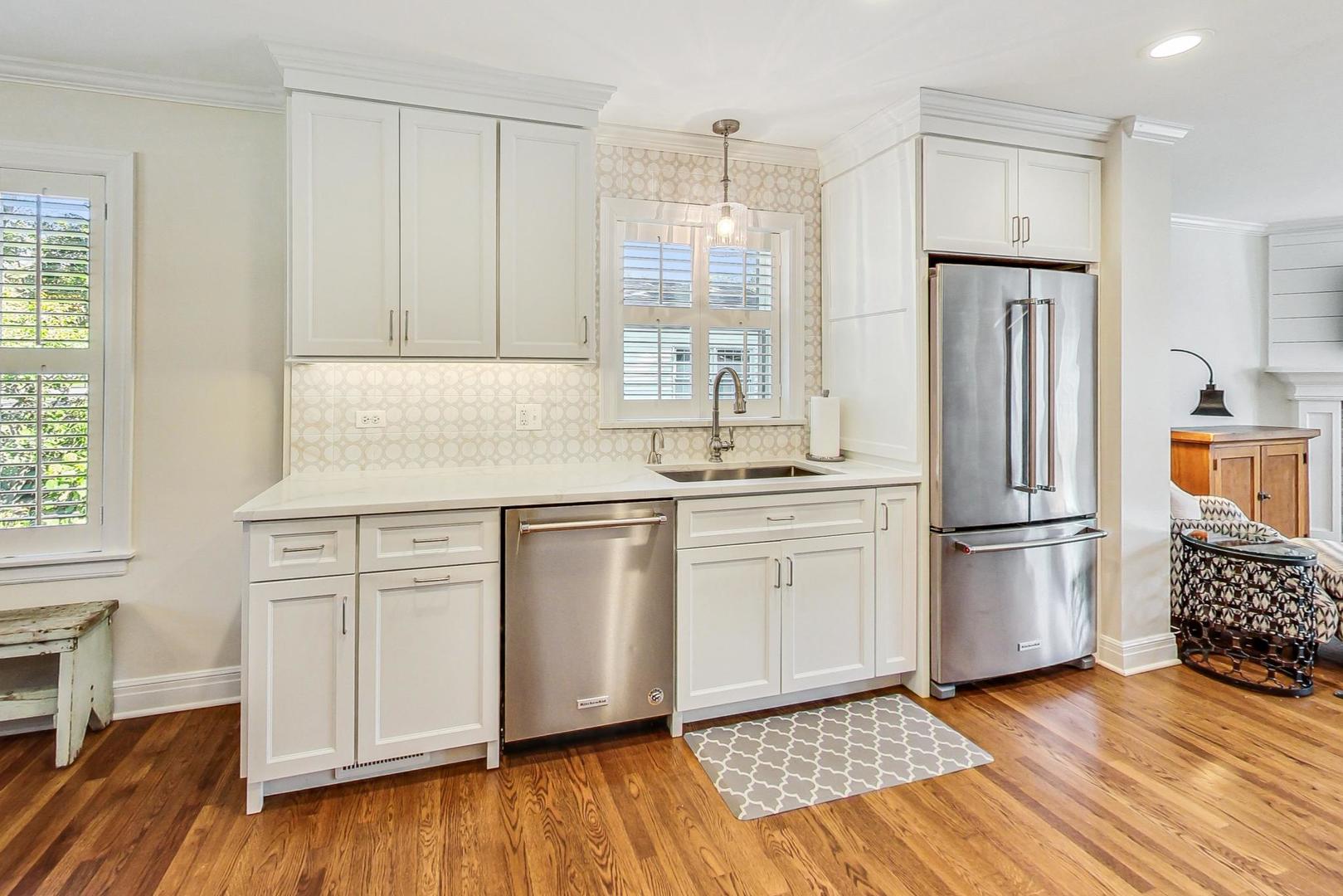 105 Hiawatha Drive, Clarendon Hills, IL 60514