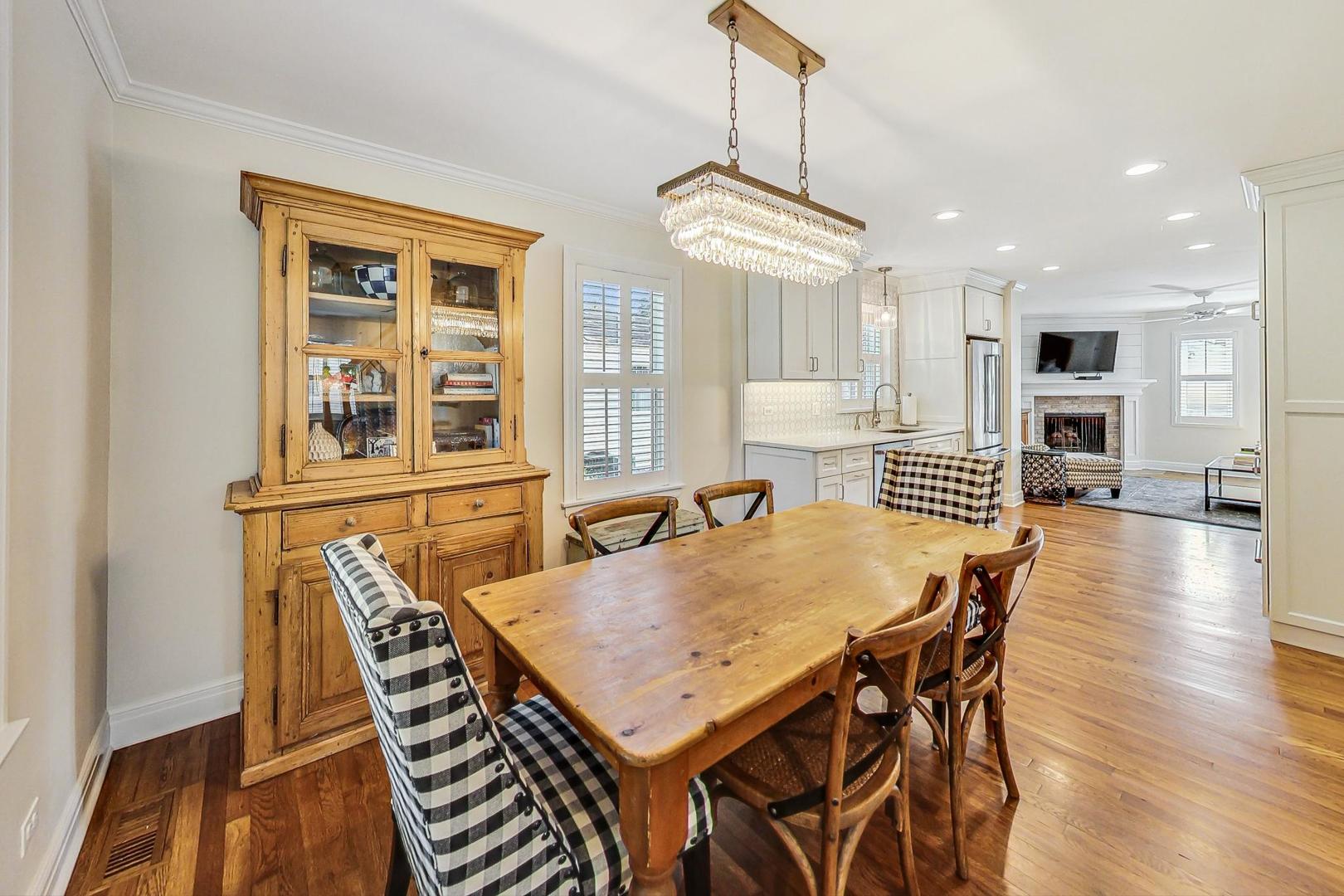 105 Hiawatha Drive, Clarendon Hills, IL 60514
