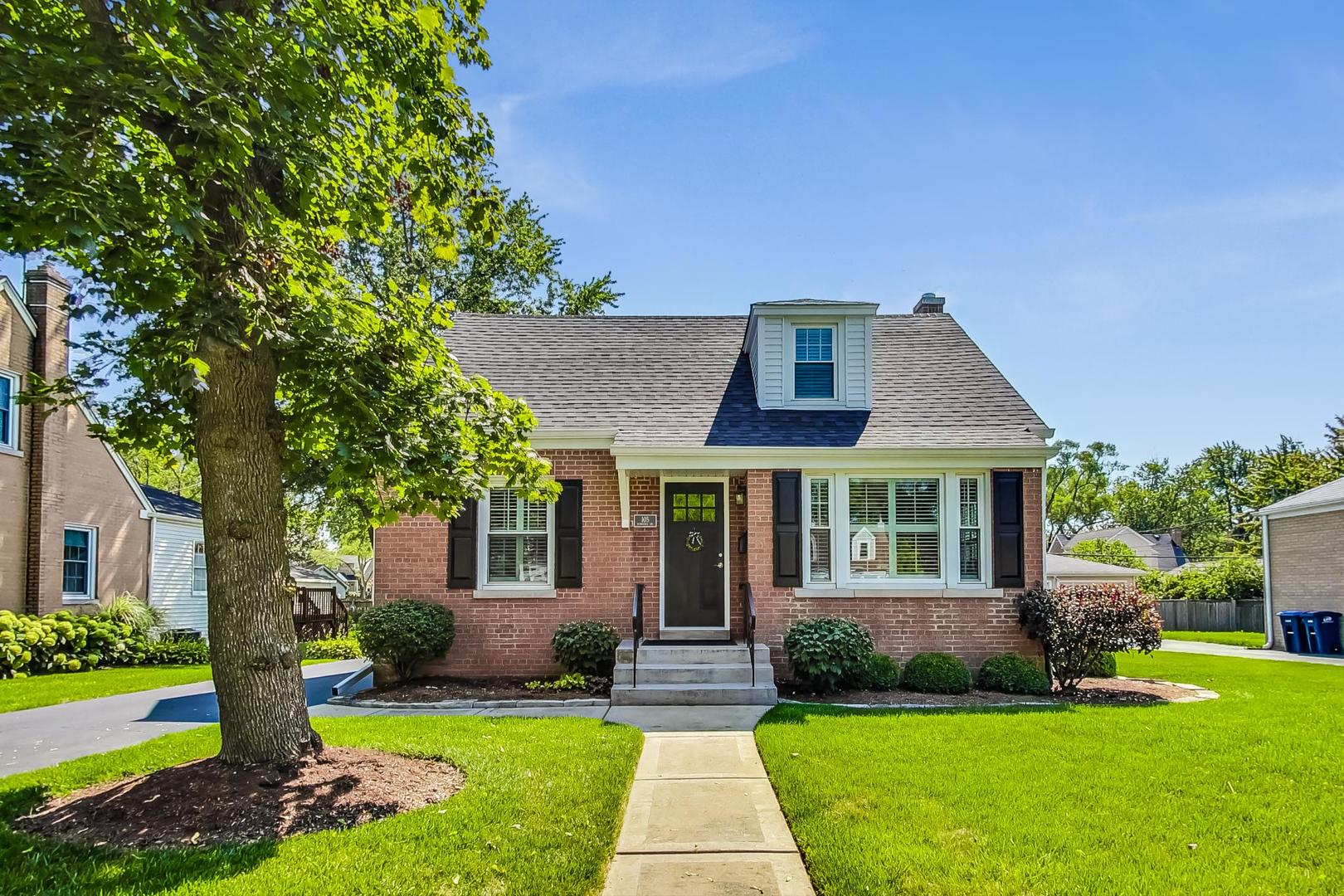 105 Hiawatha Drive, Clarendon Hills, IL 60514