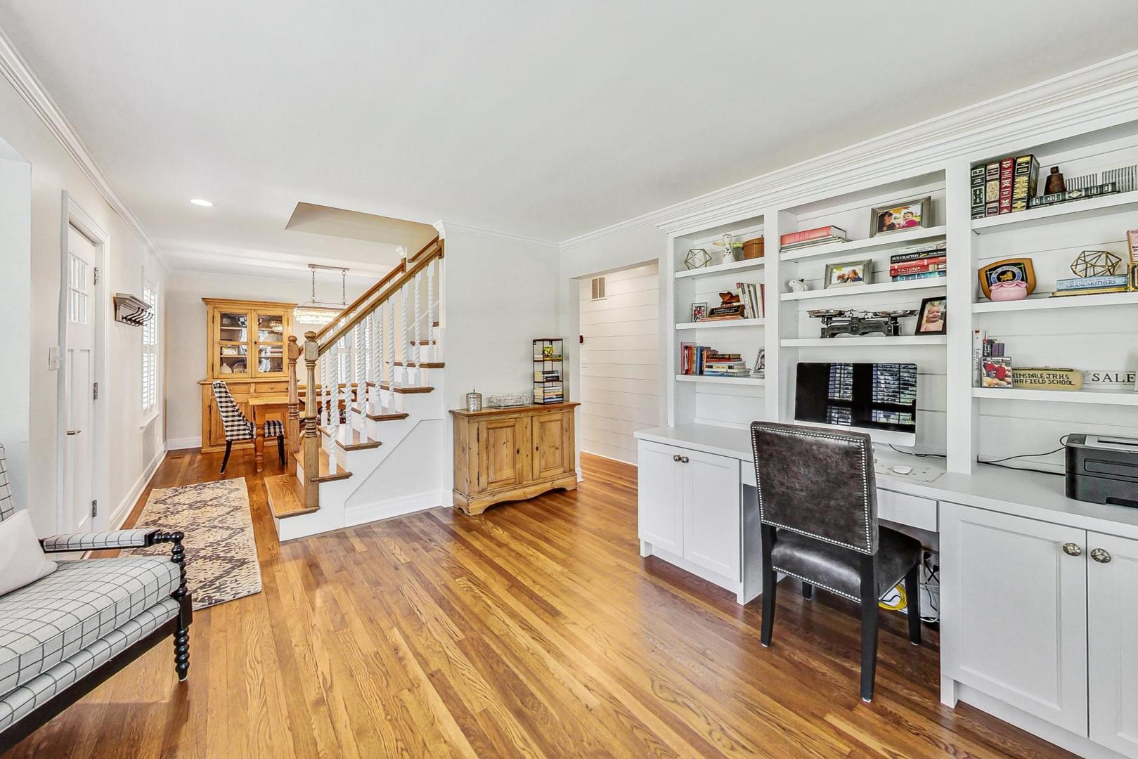 105 Hiawatha Drive, Clarendon Hills, IL 60514
