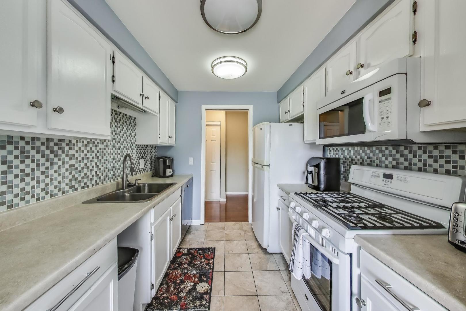100 Clubhouse Lane #206, Lake Zurich, IL 60047
