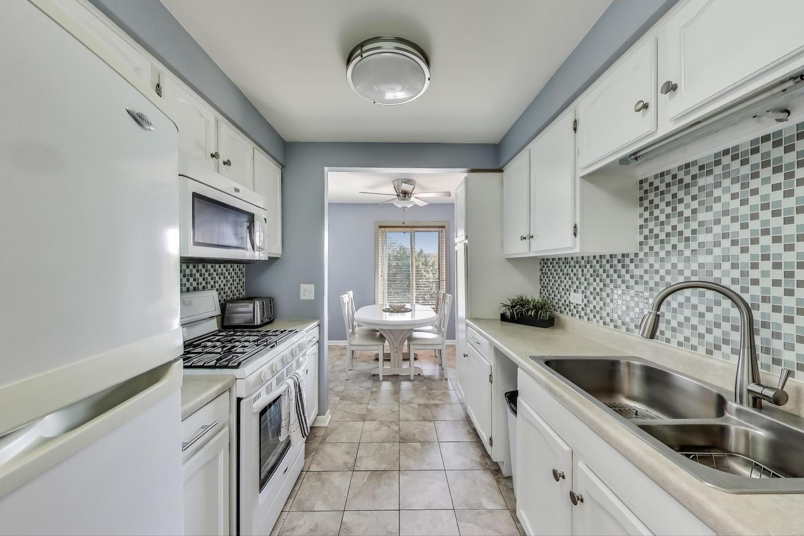 100 Clubhouse Lane #206, Lake Zurich, IL 60047