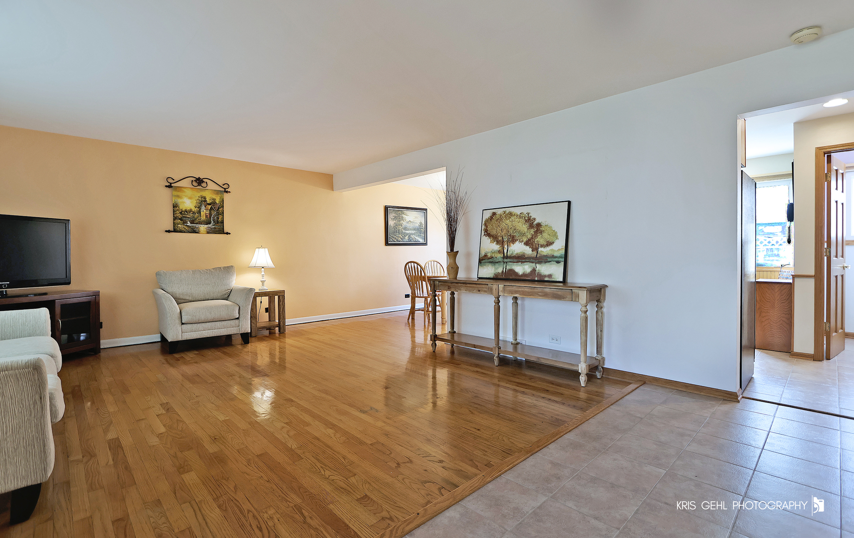 9056 N Clifton Avenue, Niles, IL 60714