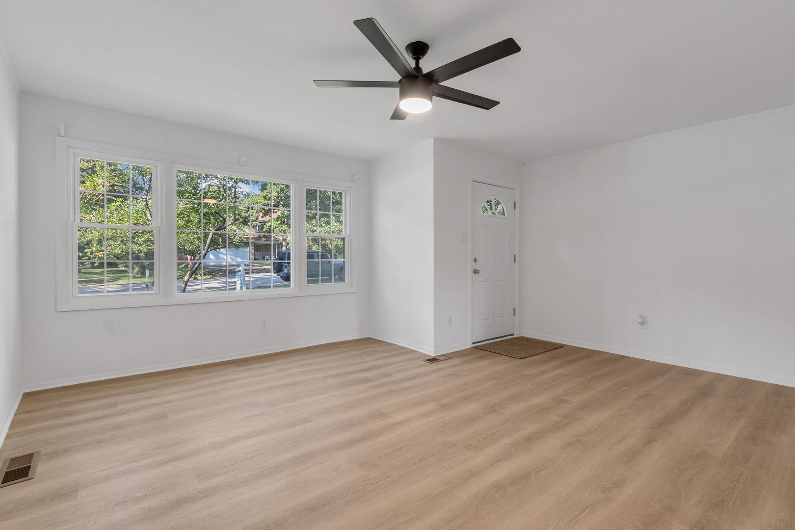 6815 Meadow Drive, Crystal Lake, IL 60012