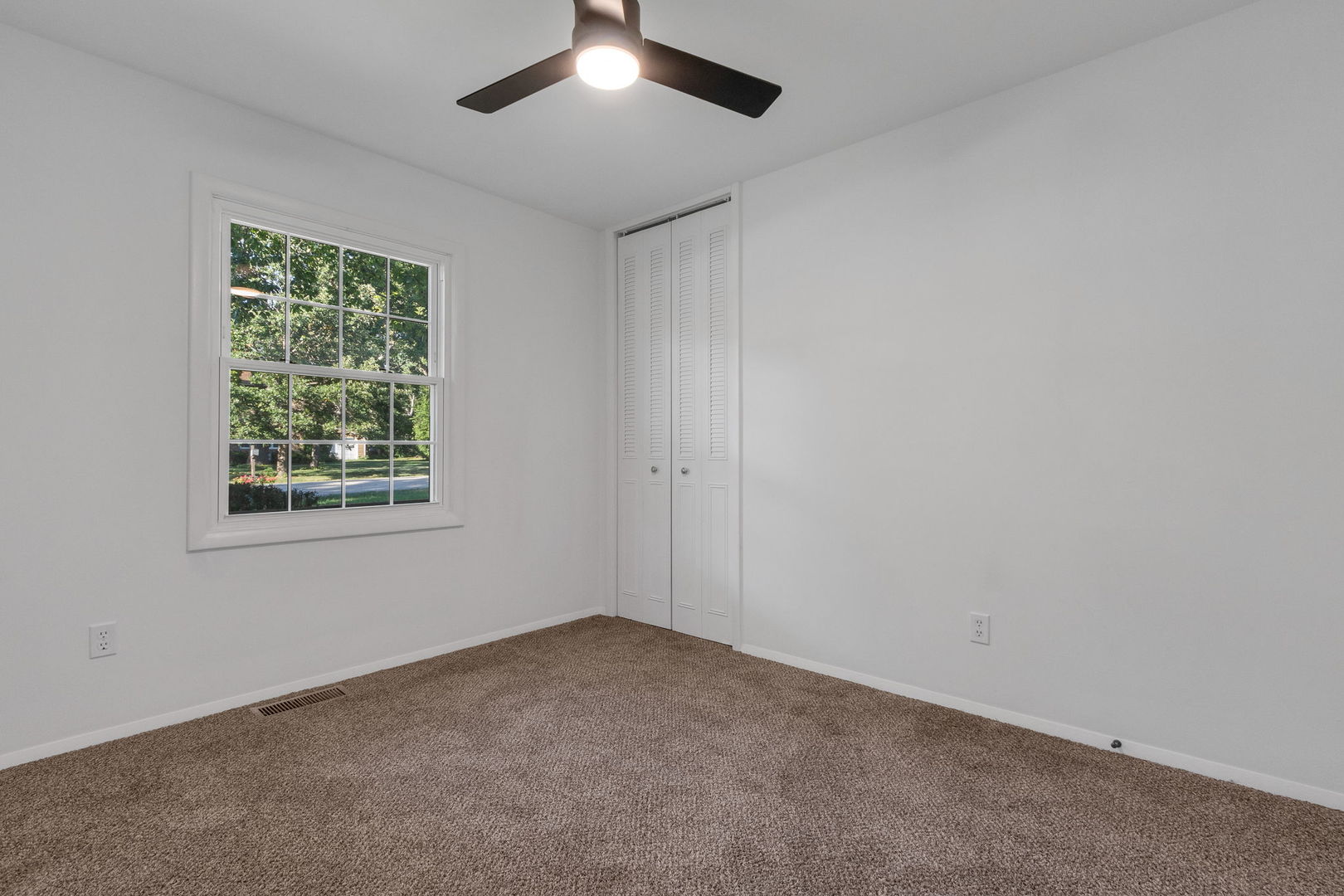 6815 Meadow Drive, Crystal Lake, IL 60012