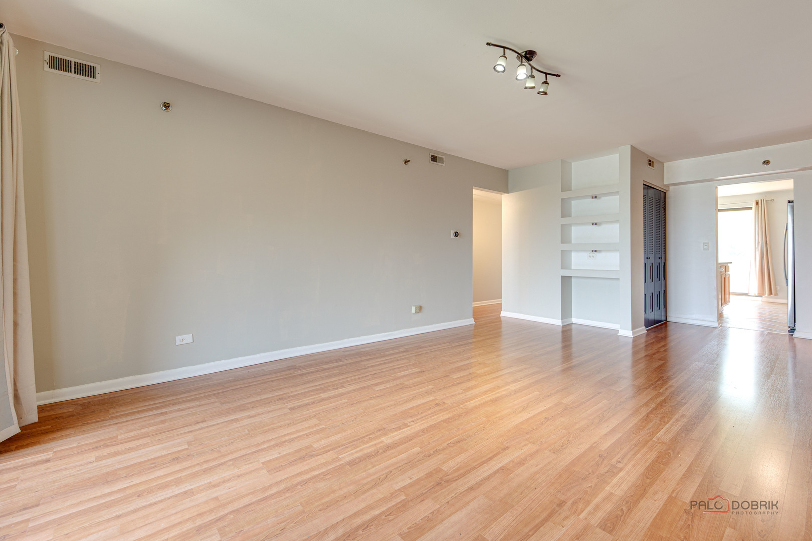 915 N York Street #403, Elmhurst, IL 60126