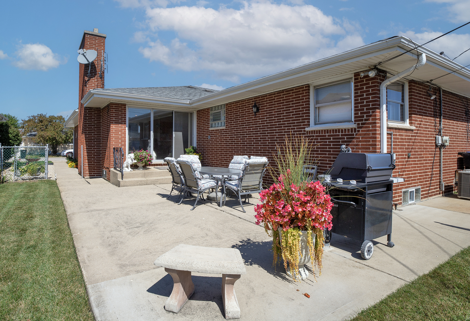 8231 W Balmoral Avenue, Chicago, IL 60656