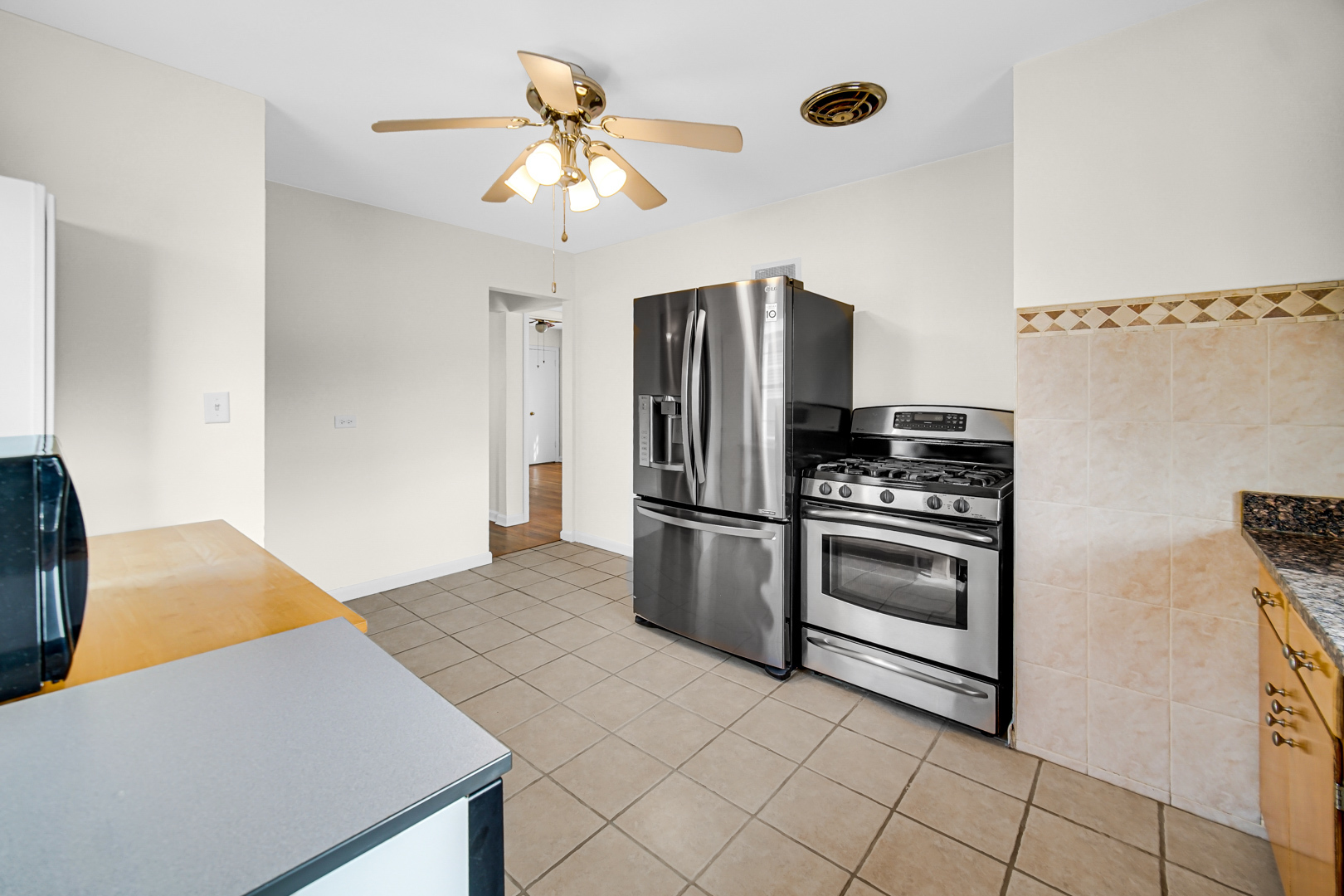 8159 W Forest Preserve Avenue, Chicago, IL 60634