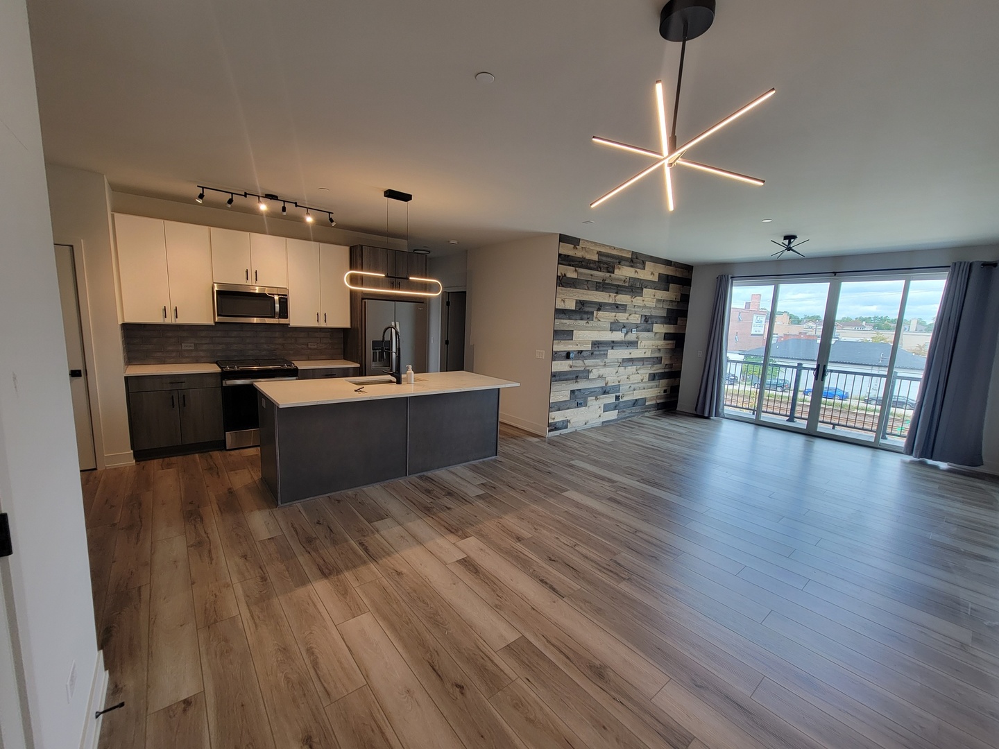 302 W Liberty Drive #202, Wheaton, IL 60187