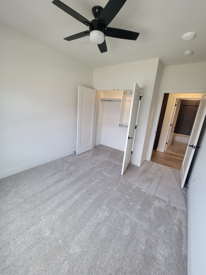 302 W Liberty Drive #202, Wheaton, IL 60187