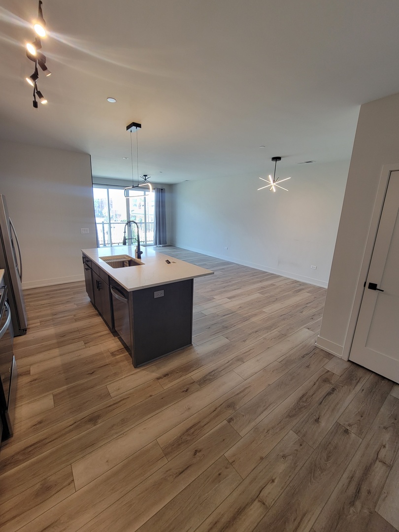 302 W Liberty Drive #202, Wheaton, IL 60187