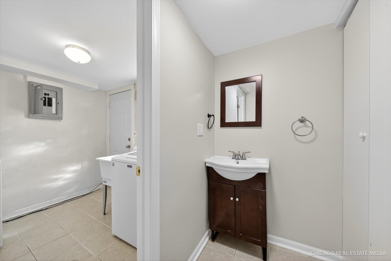 117 E Vermont Street, Villa Park, IL 60181