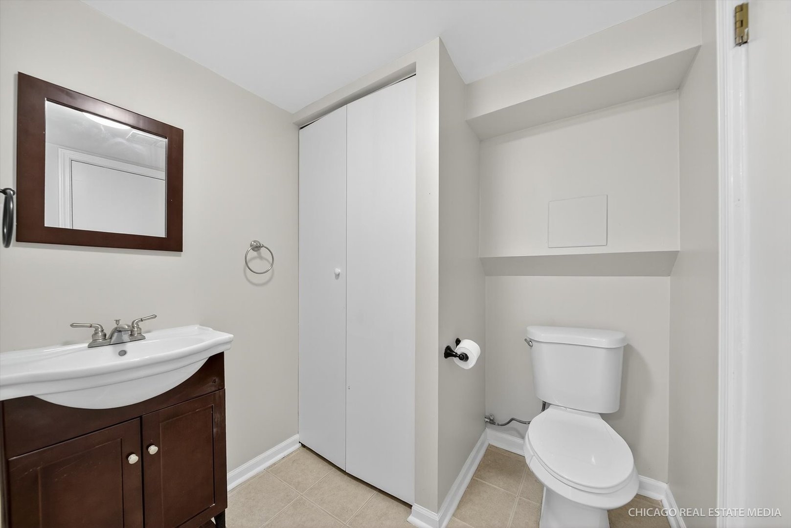 117 E Vermont Street, Villa Park, IL 60181