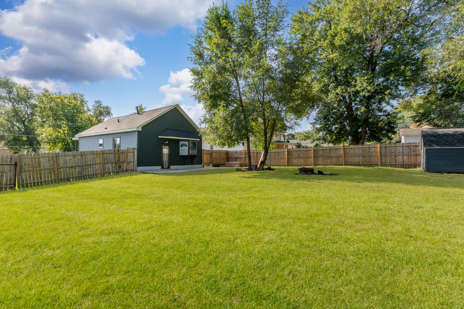 847 OLIVER Avenue, Aurora, IL 60506