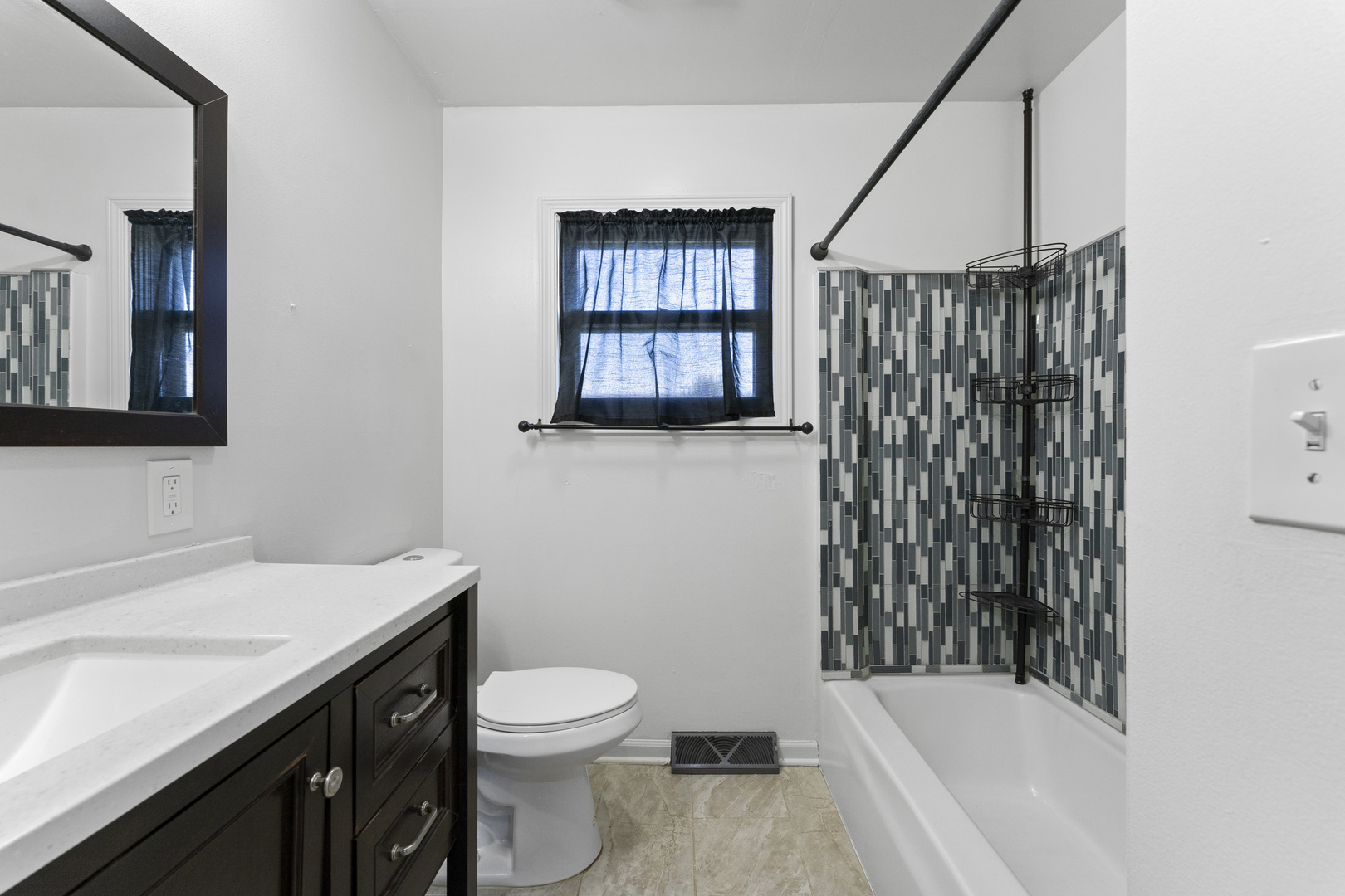 847 OLIVER Avenue, Aurora, IL 60506