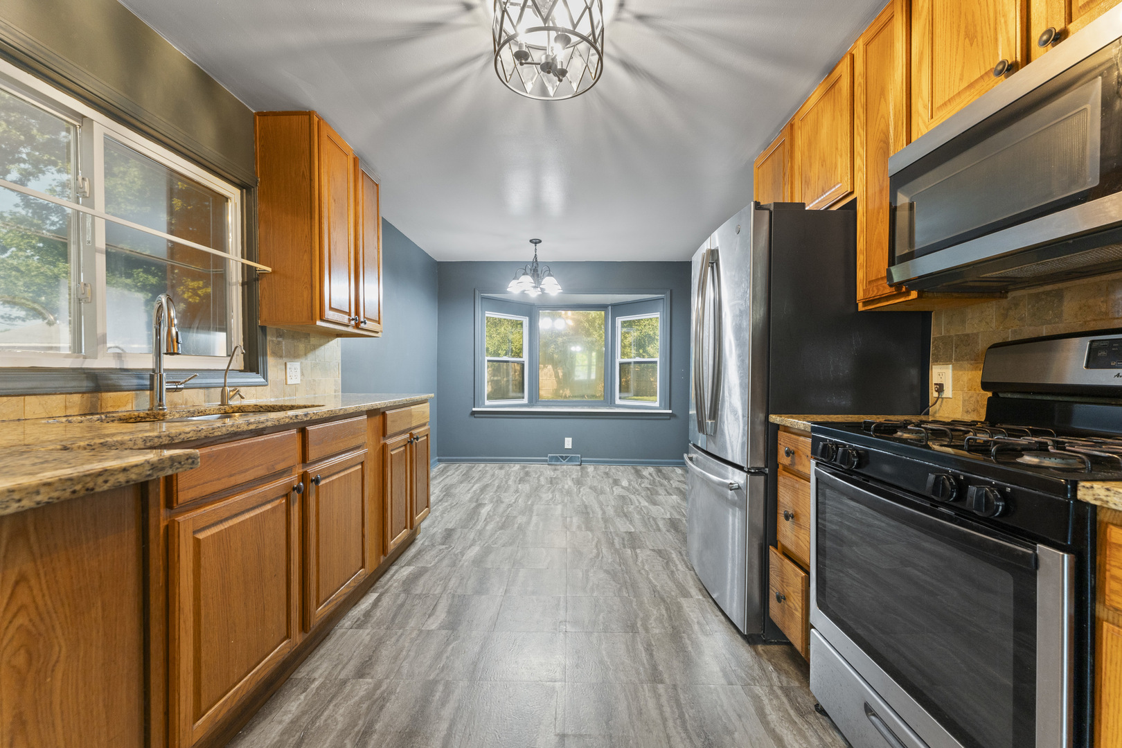 847 OLIVER Avenue, Aurora, IL 60506