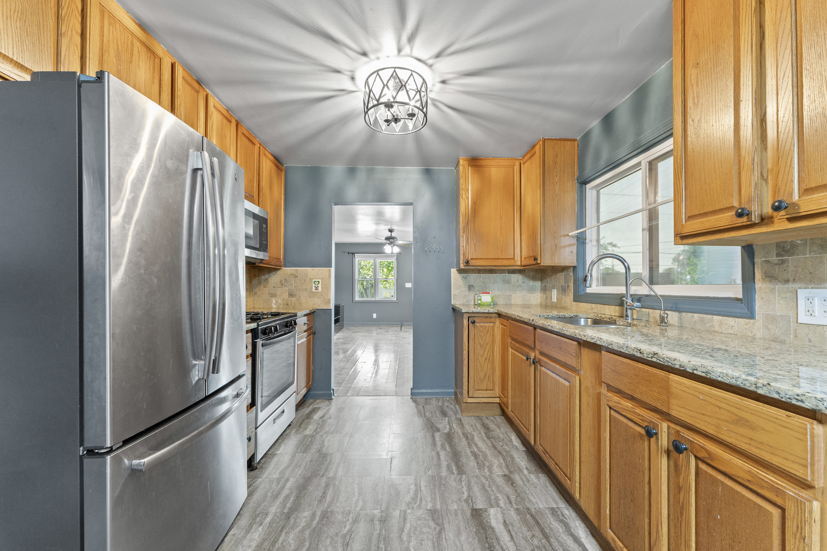 847 OLIVER Avenue, Aurora, IL 60506