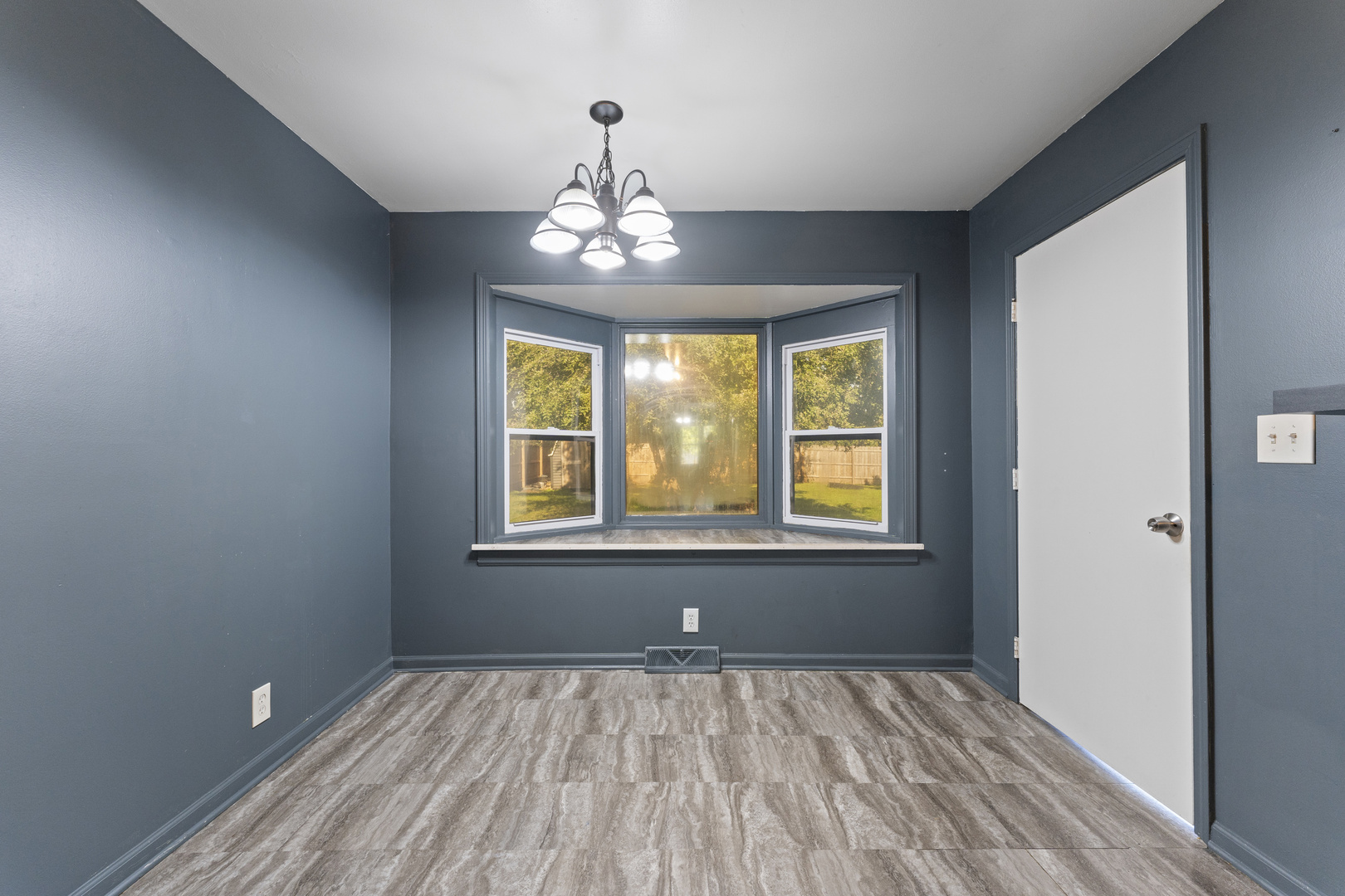 847 OLIVER Avenue, Aurora, IL 60506