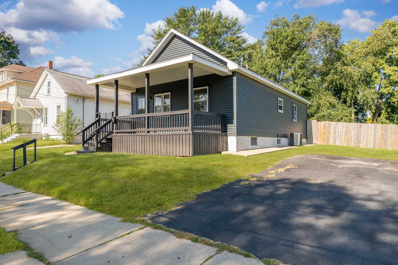 847 OLIVER Avenue, Aurora, IL 60506