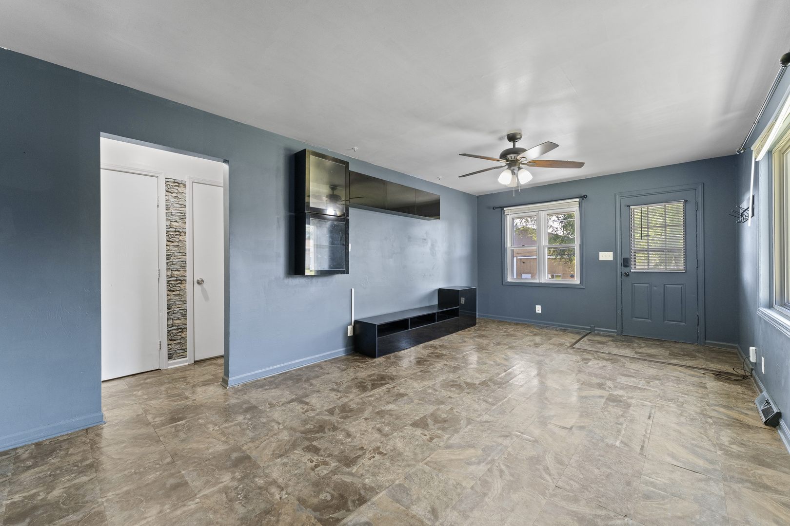 847 OLIVER Avenue, Aurora, IL 60506