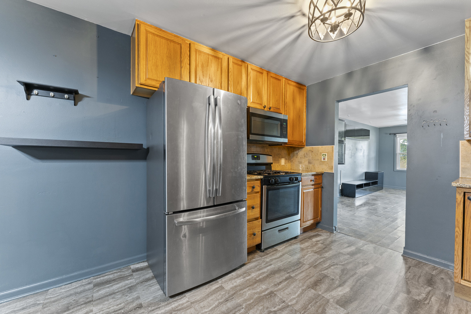 847 OLIVER Avenue, Aurora, IL 60506