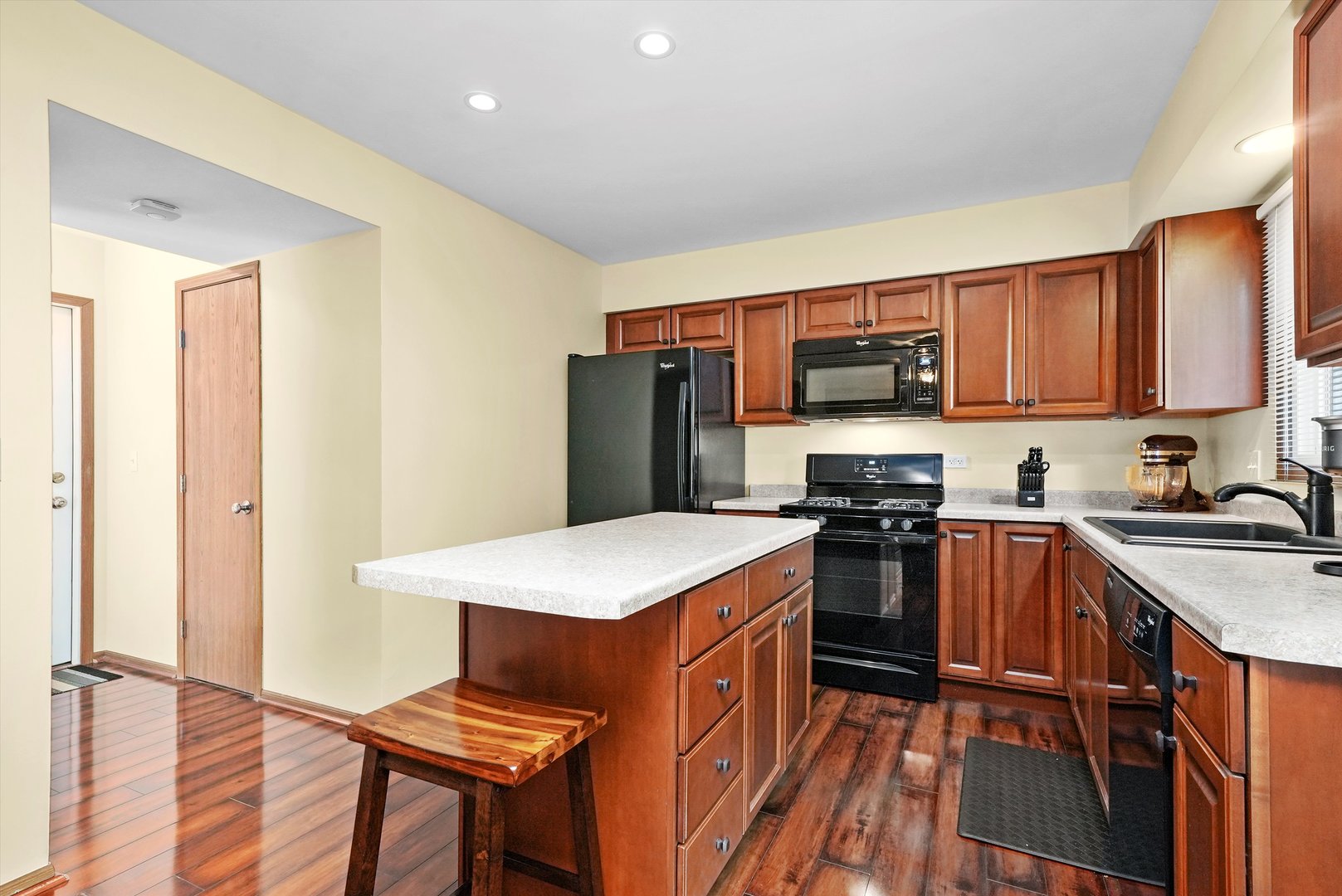34040 N White Oak Lane, Gurnee, IL 60031