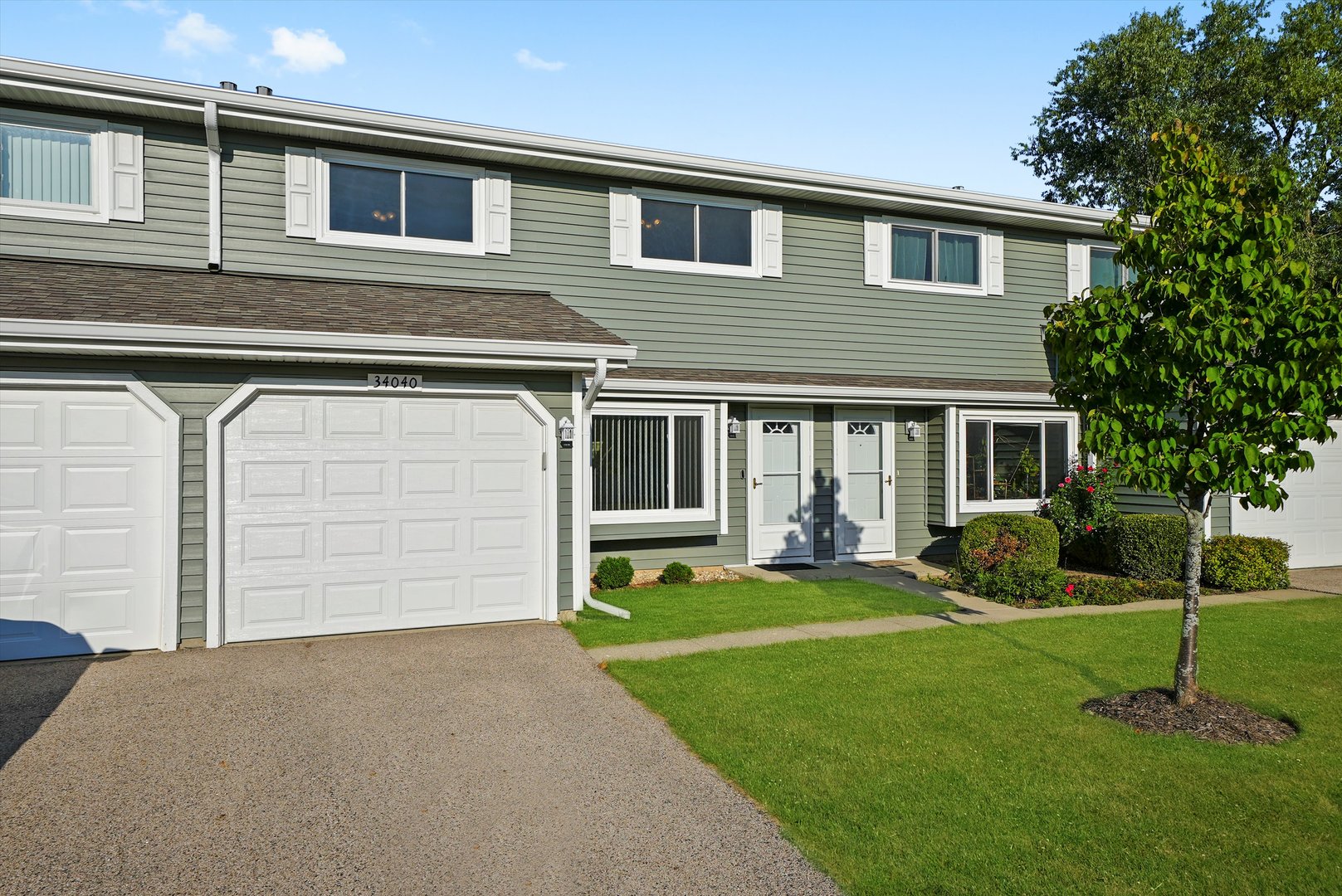 34040 N White Oak Lane, Gurnee, IL 60031
