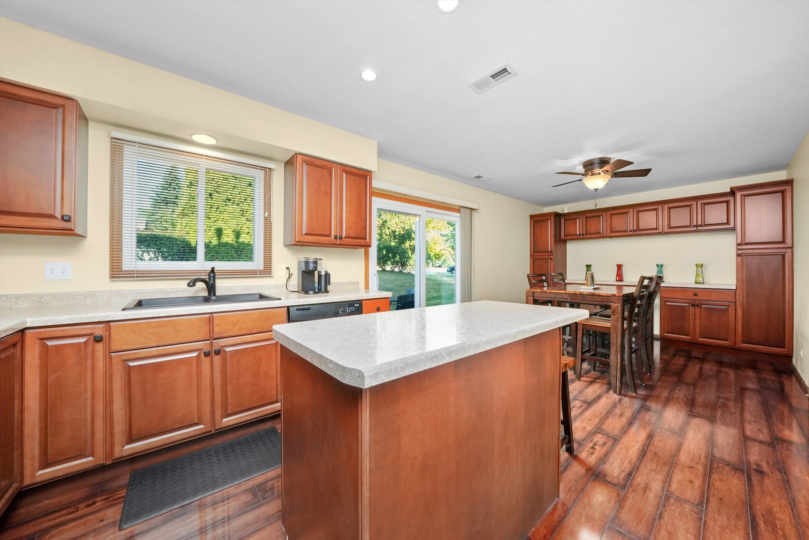 34040 N White Oak Lane, Gurnee, IL 60031