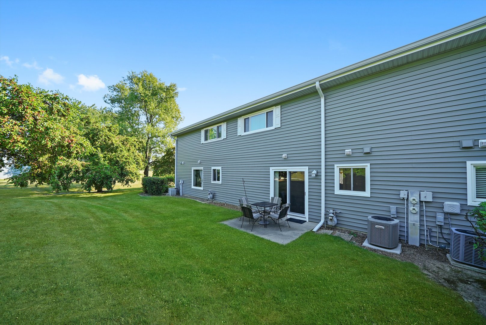 34040 N White Oak Lane, Gurnee, IL 60031