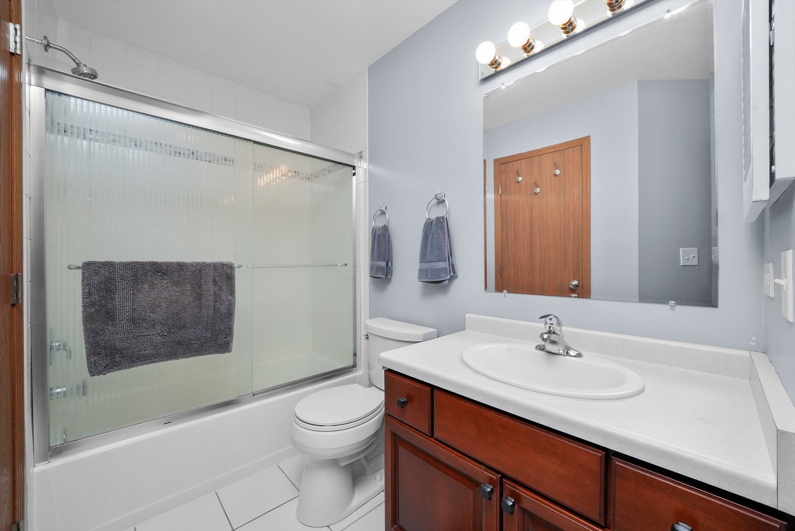 34040 N White Oak Lane, Gurnee, IL 60031