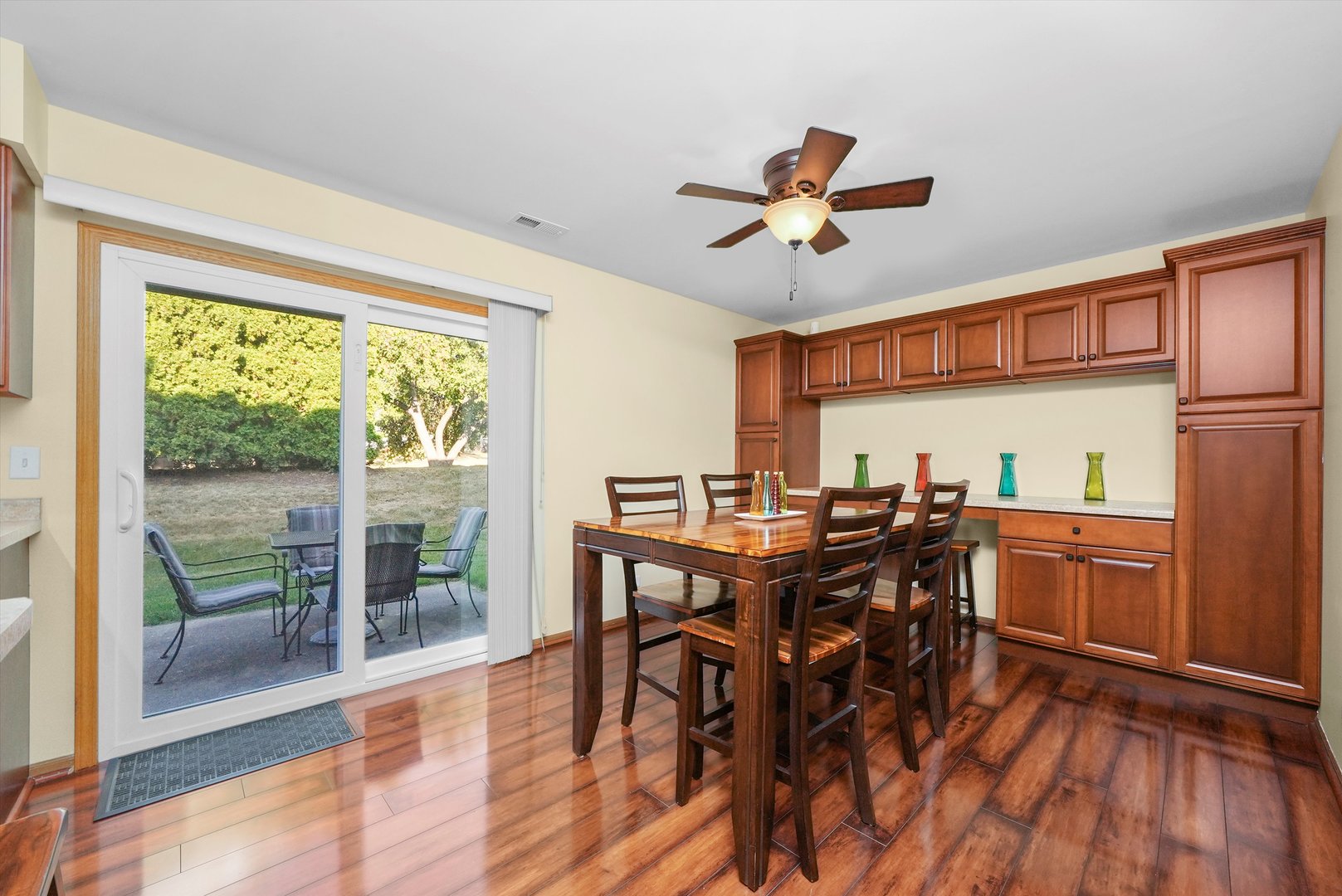 34040 N White Oak Lane, Gurnee, IL 60031