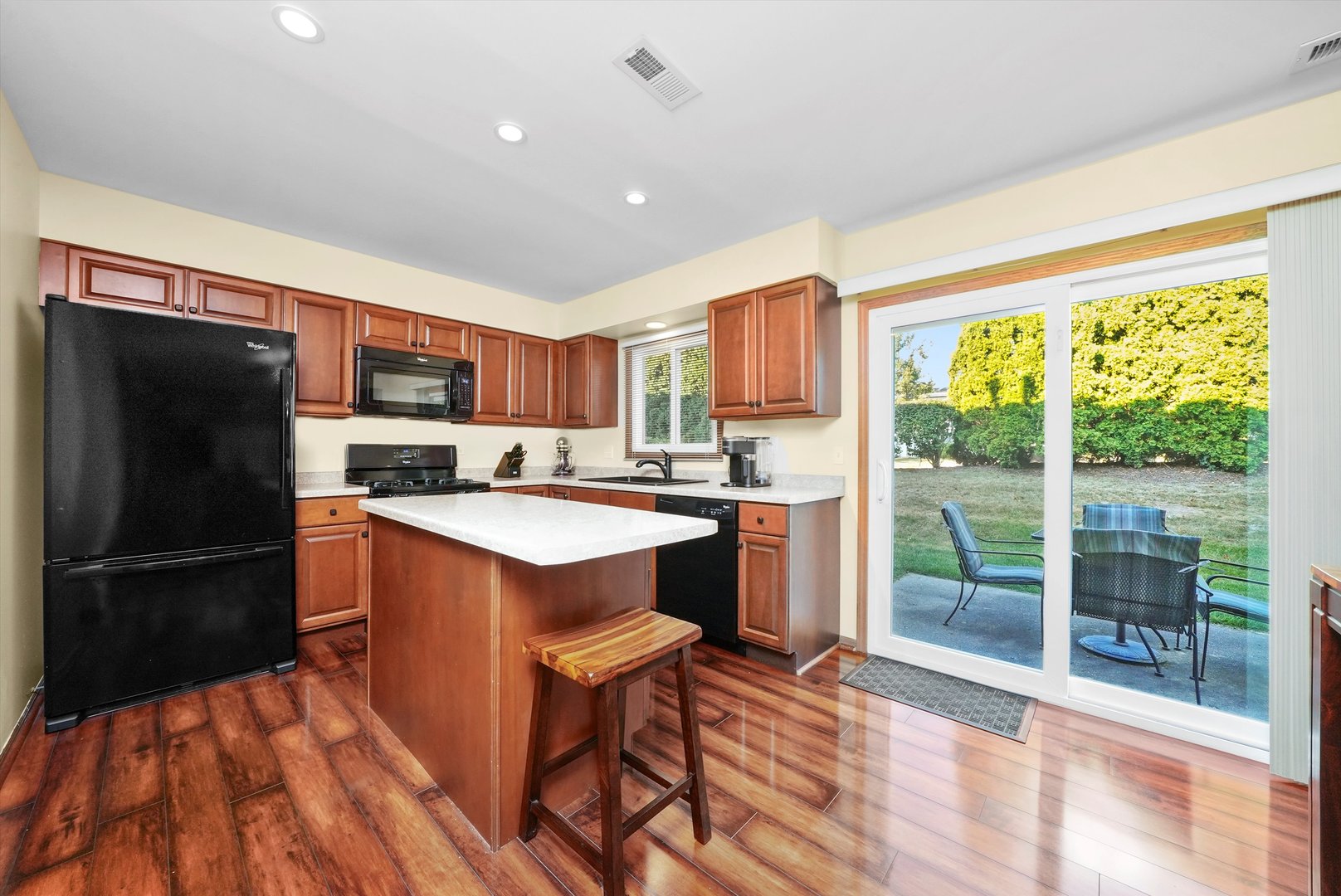 34040 N White Oak Lane, Gurnee, IL 60031