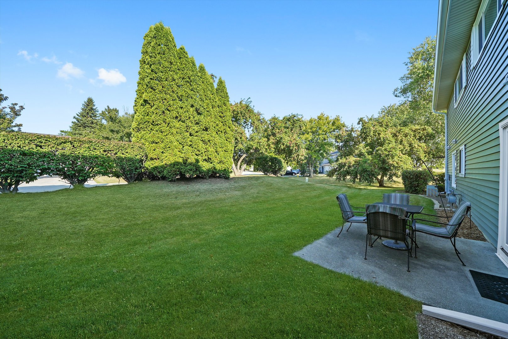 34040 N White Oak Lane, Gurnee, IL 60031