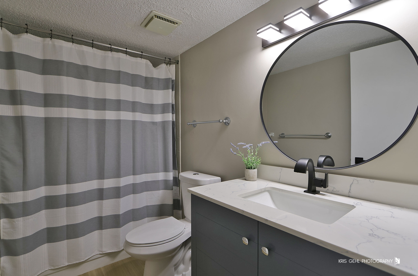 920 Vose Drive #208, Gurnee, IL 60031