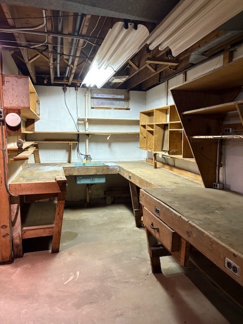 3363 S Manor Drive, Lansing, IL 60438