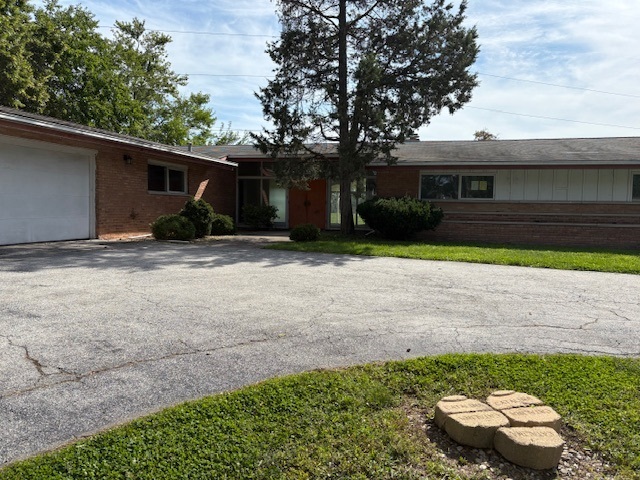 3363 S Manor Drive, Lansing, IL 60438