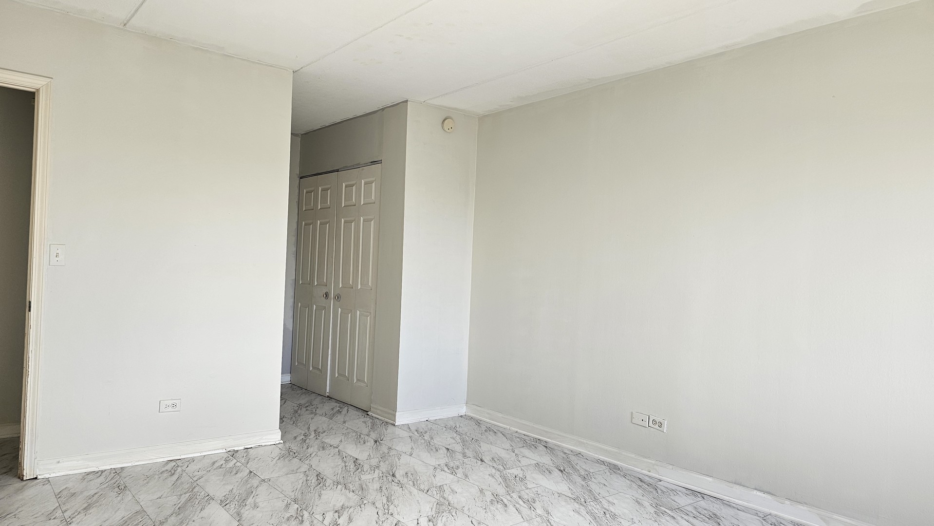 5011 VALLEY Lane #305, Streamwood, IL 60107