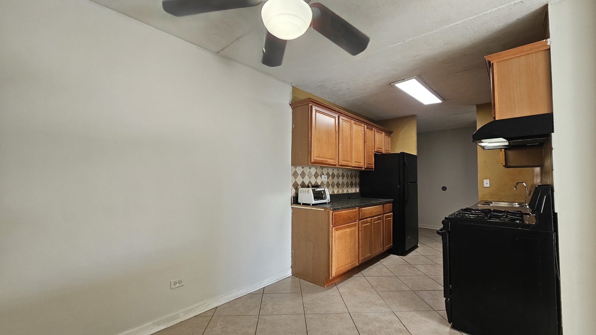 5011 VALLEY Lane #305, Streamwood, IL 60107