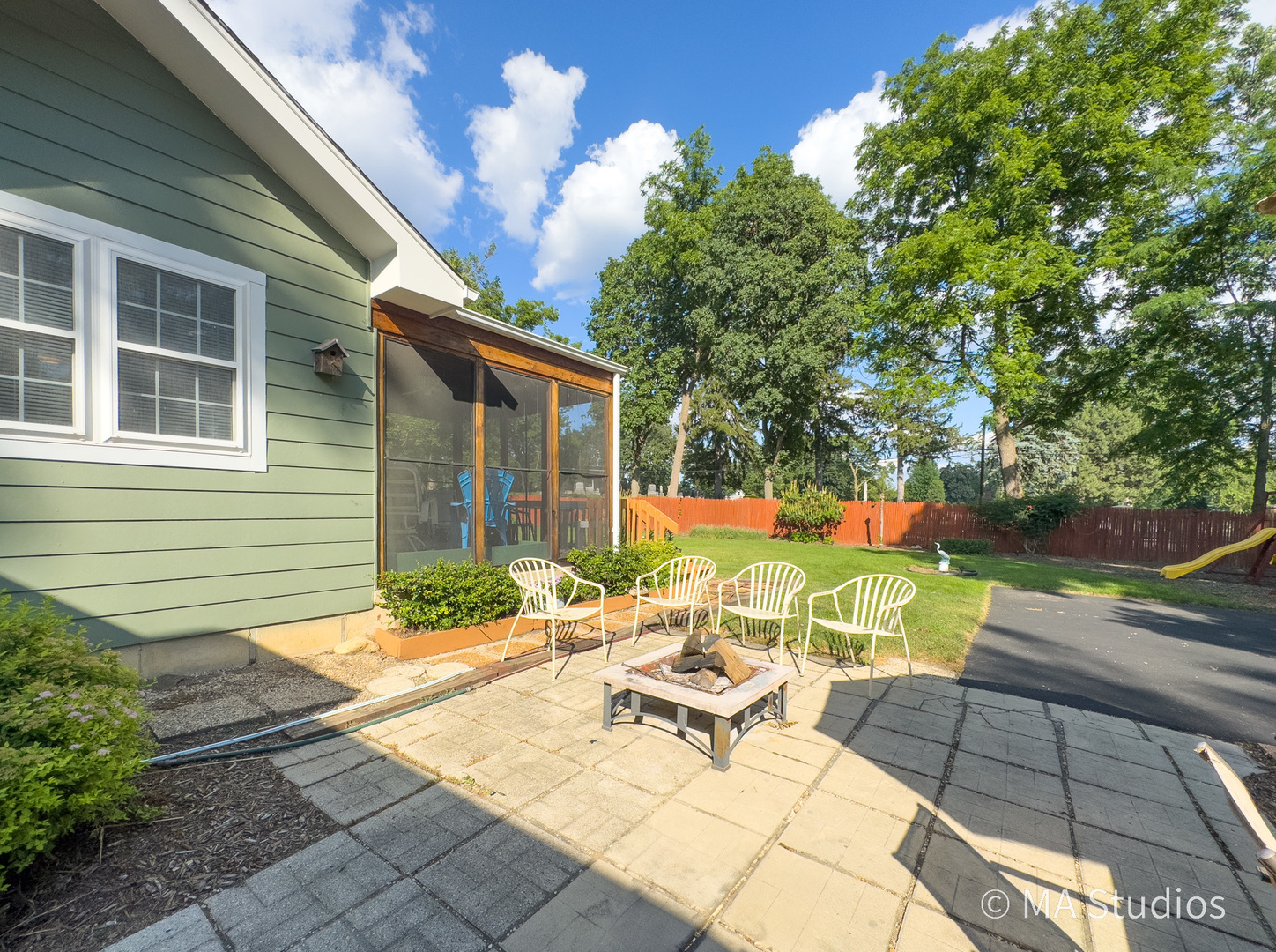 1219 Golf Lane, Wheaton, IL 60189