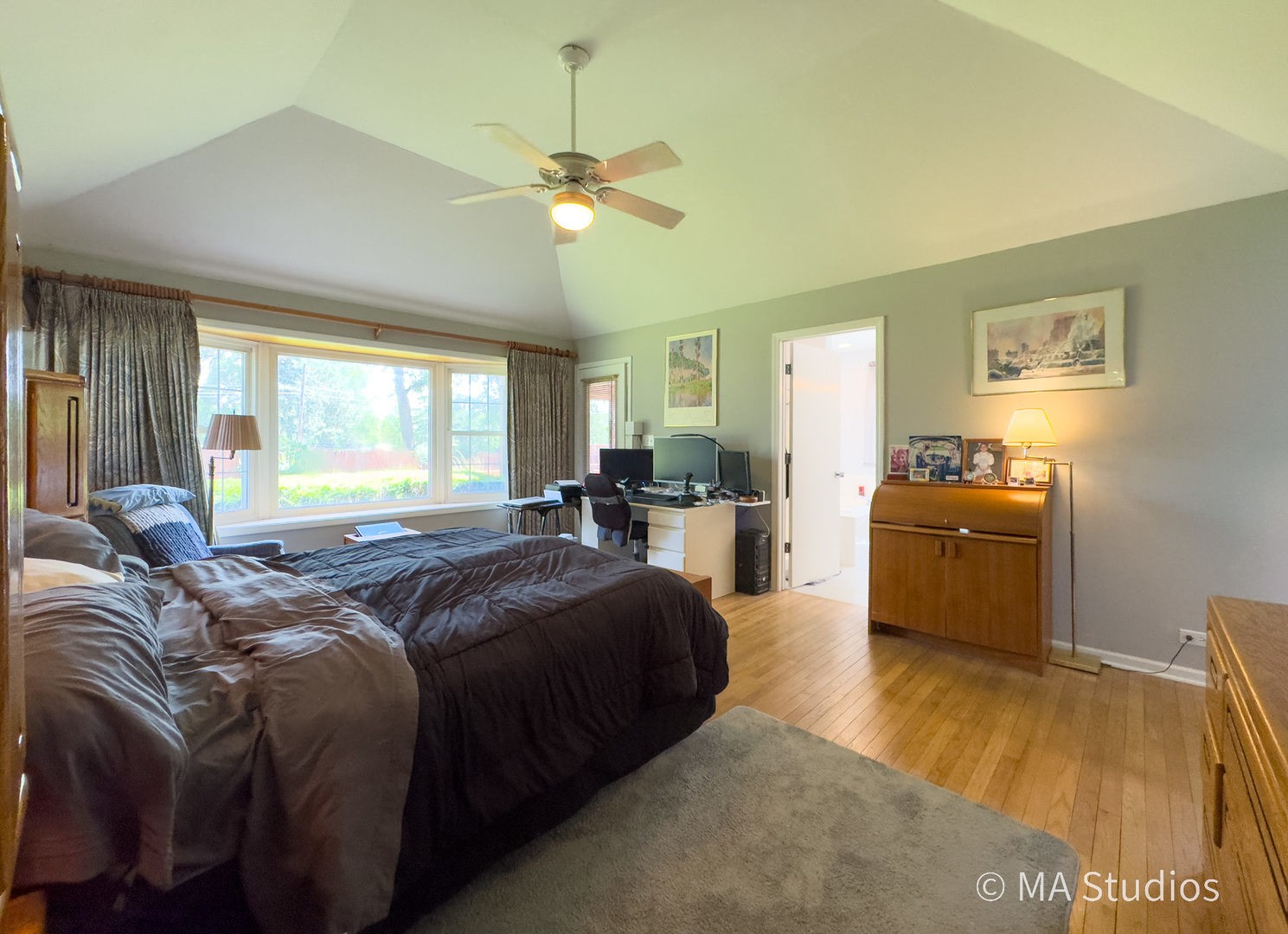 1219 Golf Lane, Wheaton, IL 60189